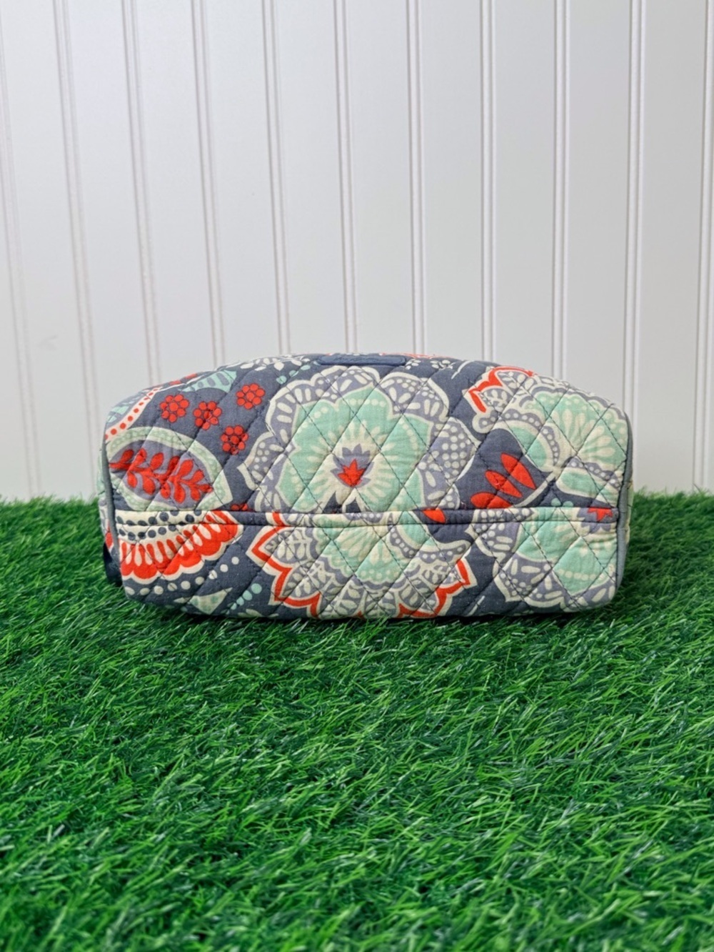 Vera Bradley Nomadic Floral Large Cosmetic Bag Lined Gray/Red/Mint GUC - Picture 3 of 7